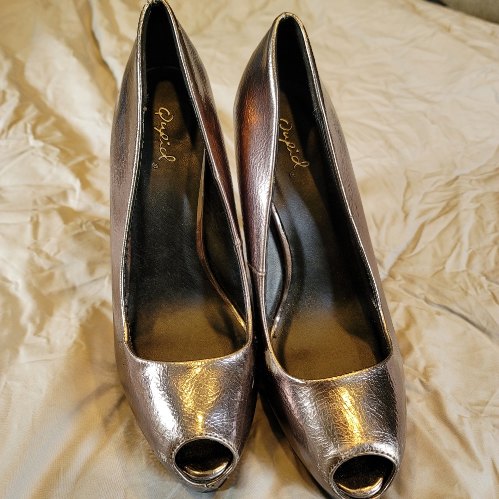 Qupid Pewter Heels